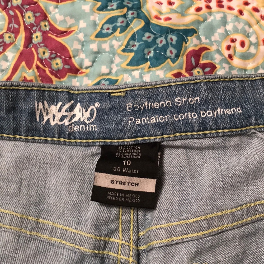 Stretch boyfriend shorts